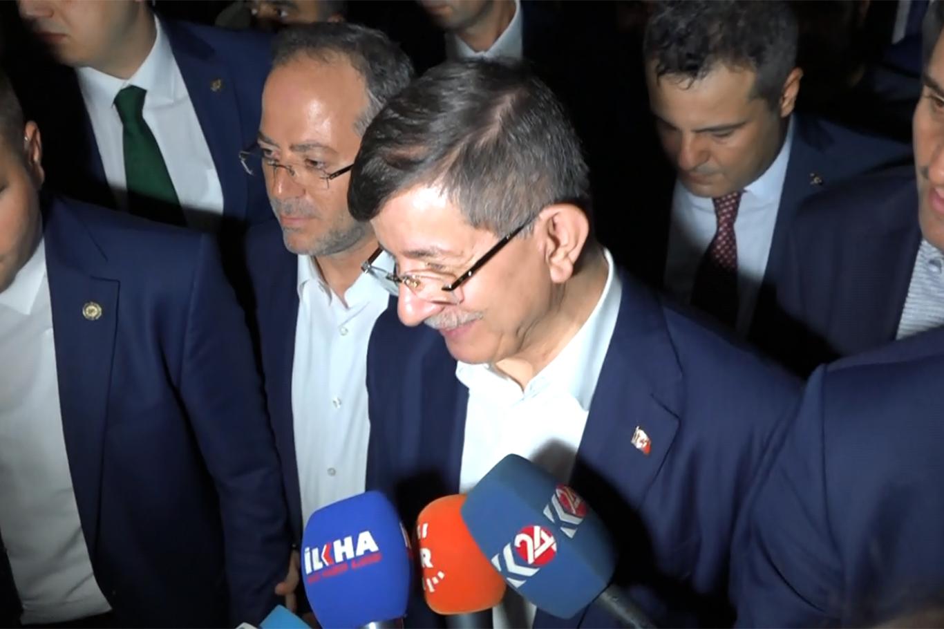 Davutoğlu "yeni parti" iddialarına cevap verdi